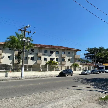 Apartamento Ubatuba, Itaguá, bem localizado, duas vagas de garagem-3